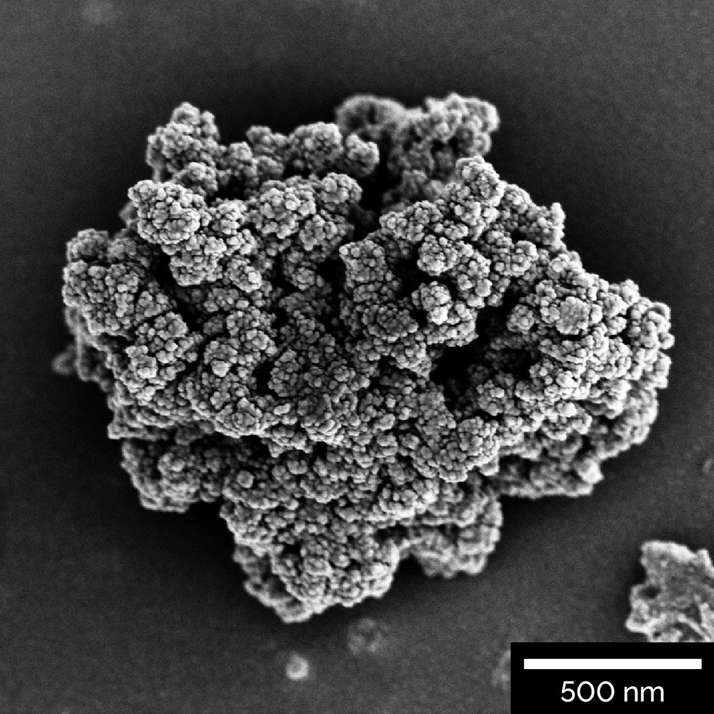 Activated carbon doped with metallic nanoparticles